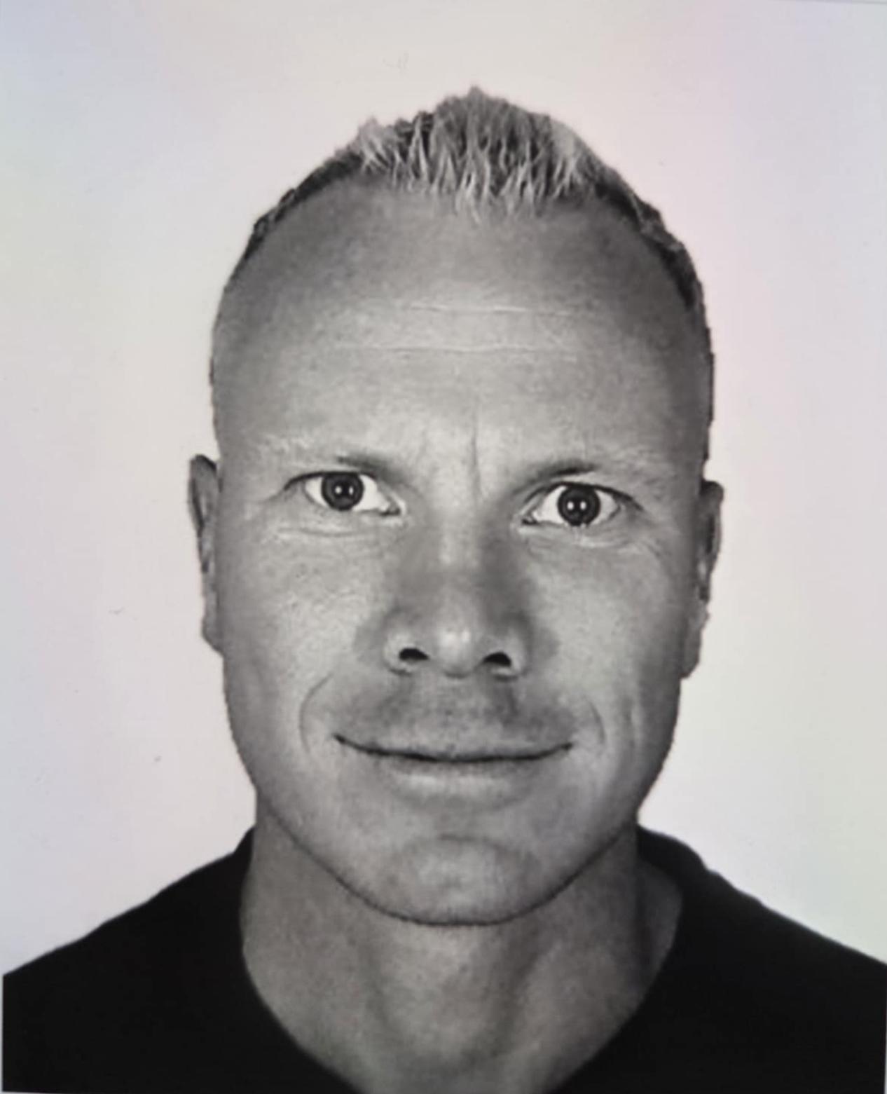 Portrett av Alexander Norvald, lærer på salg, service og reiseliv