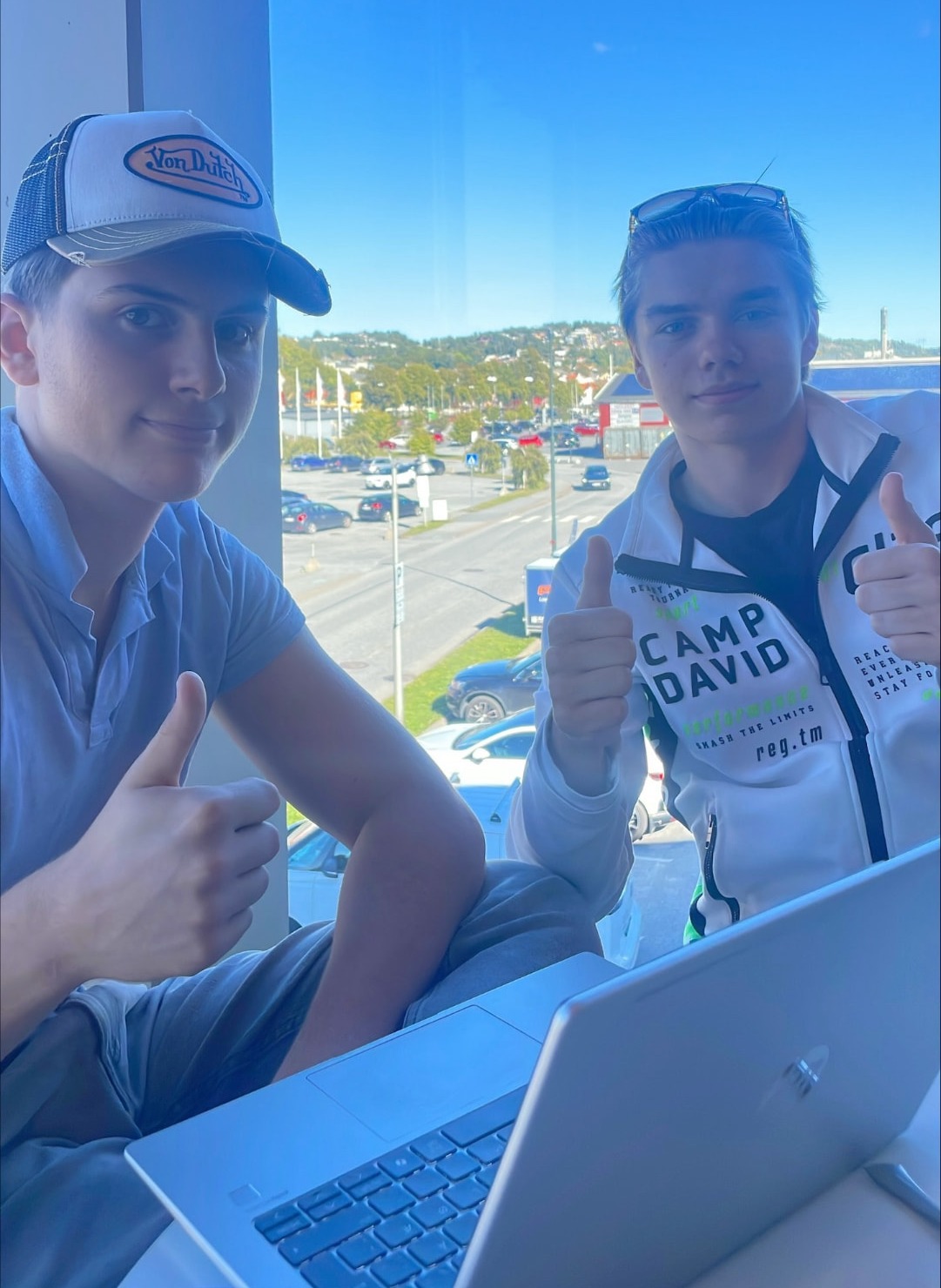 Sander Måsøy og Oskar Næss Larsen i Elevlagd UB ved Halden videregående skole.